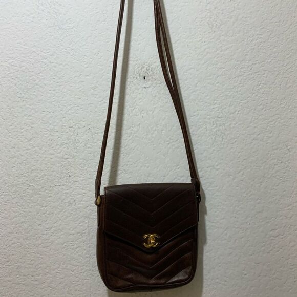 Chanel Vintage CC Turnlock Crossbody Bag Envelope Flap Chevron Lambskin… - Picture 2 of 16